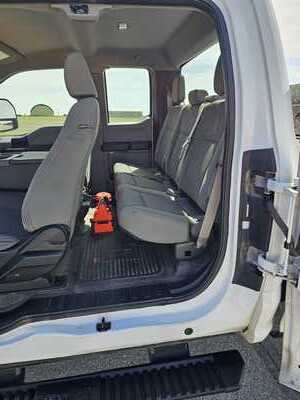 2017 Ford F250 Ext Cab, $9500. Photo 5