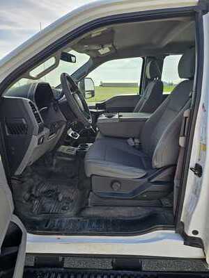 2017 Ford F250 Ext Cab, $9500. Photo 6