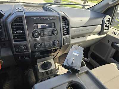 2017 Ford F250 Ext Cab, $9500. Photo 8