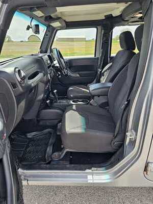 2013 Jeep Wrangler Unlimited, $6500. Photo 6