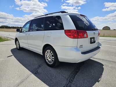 2009 Toyota Sienna, $2500. Photo 4
