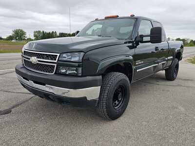 2005 Chevrolet 2500 Ext Cab, $6900. Photo 2