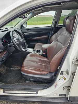 2014 Subaru Outback, $2800. Photo 6