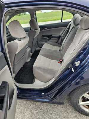 2009 Honda Accord, $4750. Photo 5