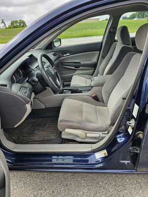 2009 Honda Accord, $4750. Photo 6