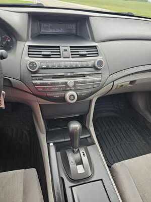 2009 Honda Accord, $4750. Photo 8