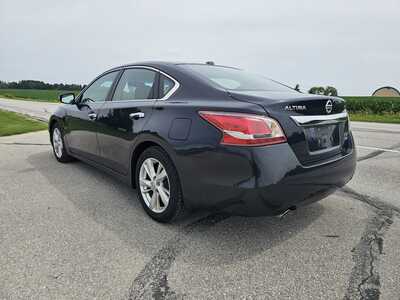 2013 Nissan Altima, $2800. Photo 4