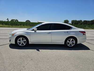 2013 Nissan Altima, $3600. Photo 3