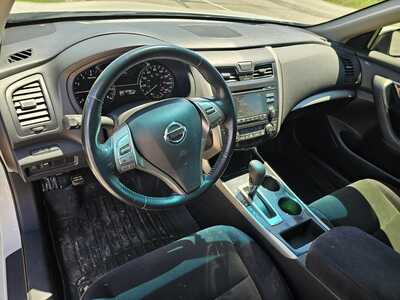 2013 Nissan Altima, $3600. Photo 7