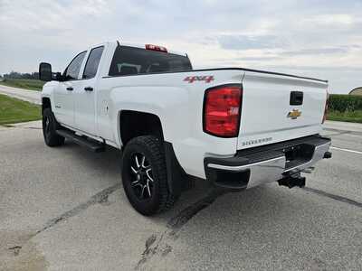 2017 Chevrolet 2500 Crew Cab, $16500. Photo 4