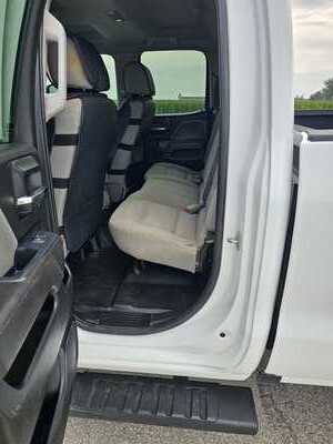 2017 Chevrolet 2500 Crew Cab, $16500. Photo 6
