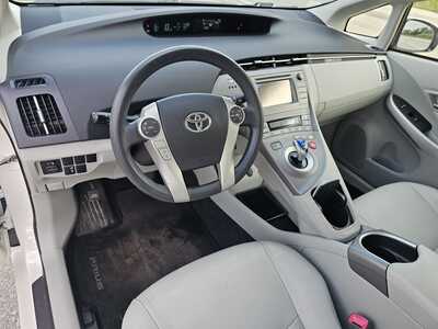 2012 Toyota Prius, $3800. Photo 8