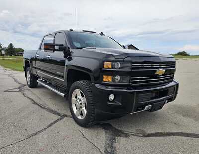 2016 Chevrolet 2500 Crew Cab, $29500. Photo 1