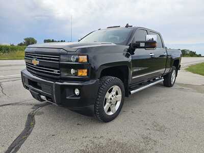 2016 Chevrolet 2500 Crew Cab, $29500. Photo 2