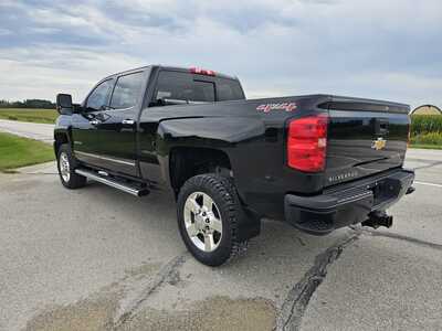 2016 Chevrolet 2500 Crew Cab, $29500. Photo 4