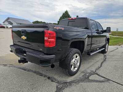 2016 Chevrolet 2500 Crew Cab, $29500. Photo 5