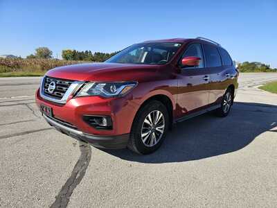 2017 Nissan Pathfinder, $4995. Photo 2