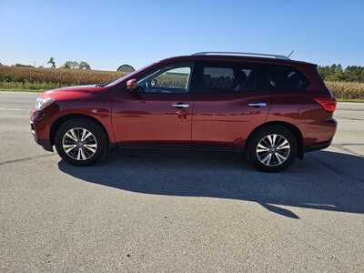 2017 Nissan Pathfinder, $4995. Photo 3