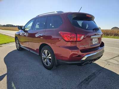 2017 Nissan Pathfinder, $4995. Photo 4