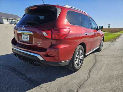 2017 Nissan Pathfinder, $4995. Photo 5