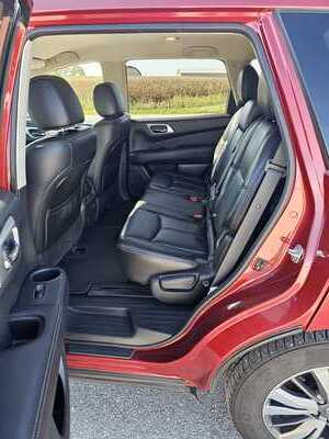 2017 Nissan Pathfinder, $4995. Photo 7