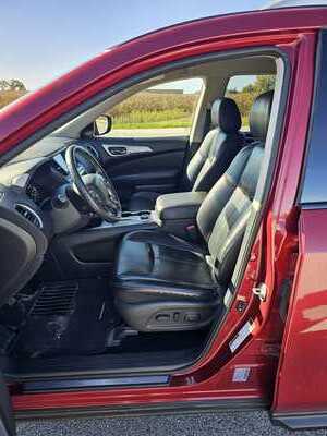 2017 Nissan Pathfinder, $4995. Photo 8