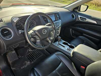 2017 Nissan Pathfinder, $4995. Photo 9