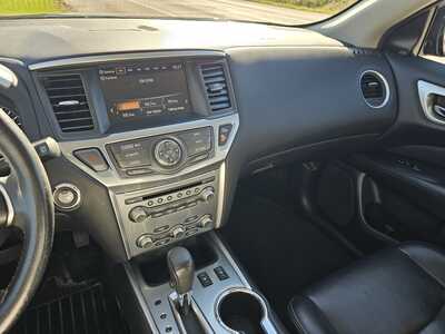 2017 Nissan Pathfinder, $4995. Photo 10