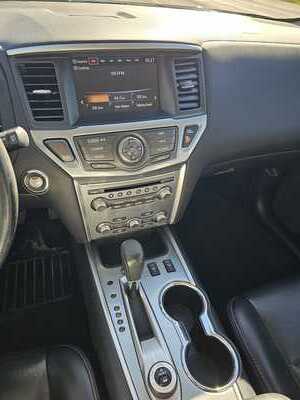 2017 Nissan Pathfinder, $4995. Photo 11