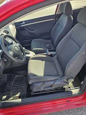 2008 Volkswagen Rabbit, $3600. Photo 7