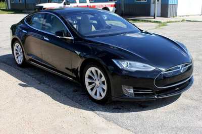 2016 Tesla Model S, $29999. Photo 4