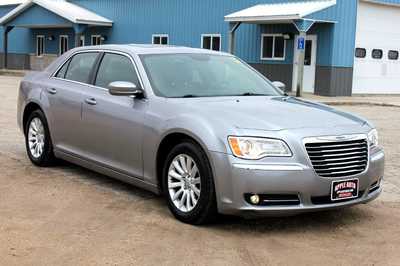 2013 Chrysler 300, $9999. Photo 4