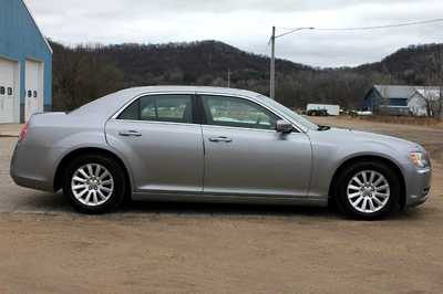 2013 Chrysler 300, $9999. Photo 5