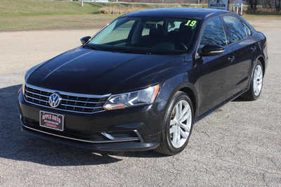 2019 Volkswagen Passat, $13999. Photo 2