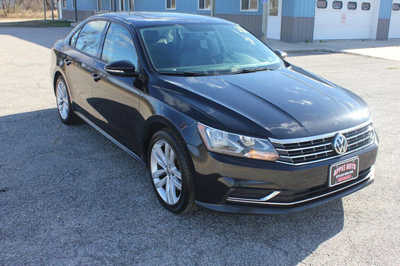2019 Volkswagen Passat, $13999. Photo 4