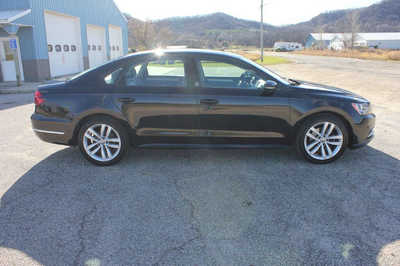 2019 Volkswagen Passat, $13999. Photo 5