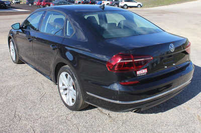 2019 Volkswagen Passat, $13999. Photo 8