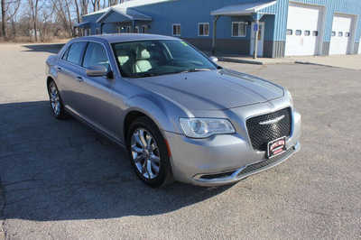 2017 Chrysler 300, $11999. Photo 4