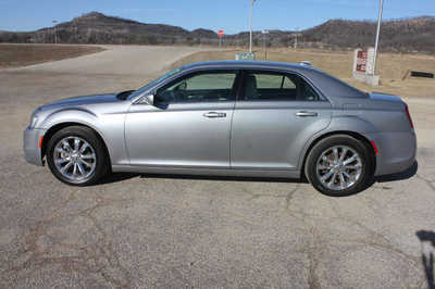 2017 Chrysler 300, $11999. Photo 9