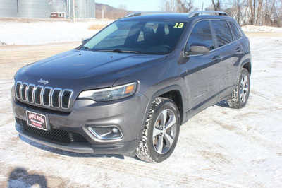2019 Jeep Cherokee, $18499. Photo 2