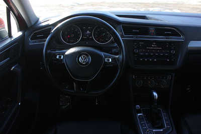 2018 Volkswagen Tiguan, $10499. Photo 10