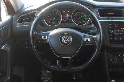 2018 Volkswagen Tiguan, $10499. Photo 11