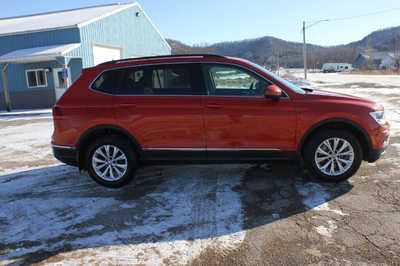 2018 Volkswagen Tiguan, $10499. Photo 5