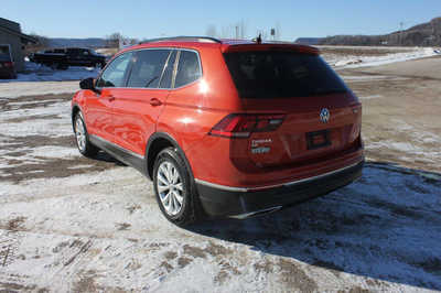 2018 Volkswagen Tiguan, $10499. Photo 8