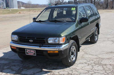 1998 Nissan Pathfinder, $2000. Photo 2