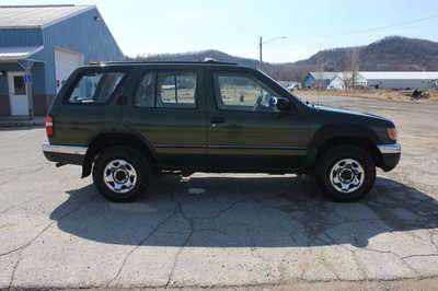 1998 Nissan Pathfinder, $2000. Photo 5