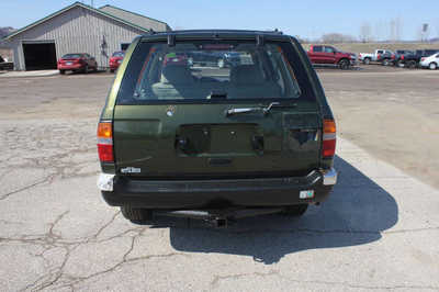 1998 Nissan Pathfinder, $2000. Photo 7