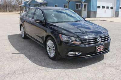 2016 Volkswagen Passat, $13499. Photo 4