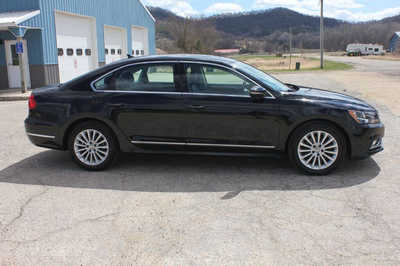 2016 Volkswagen Passat, $13499. Photo 5