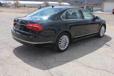 2016 Volkswagen Passat, $13499. Photo 6